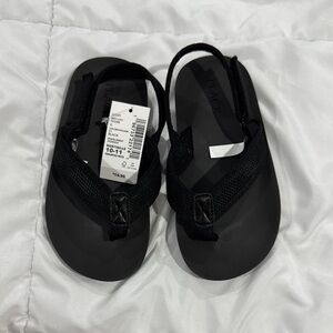 NEW The Children’s Place Toddler Black Flip Flop Sandals